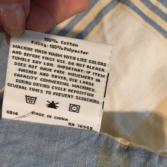 Have 2 LauraAshley Reversible Twin Comforters ea80”L,69”W. This is for 1 (one)! - Picture 5 of 5